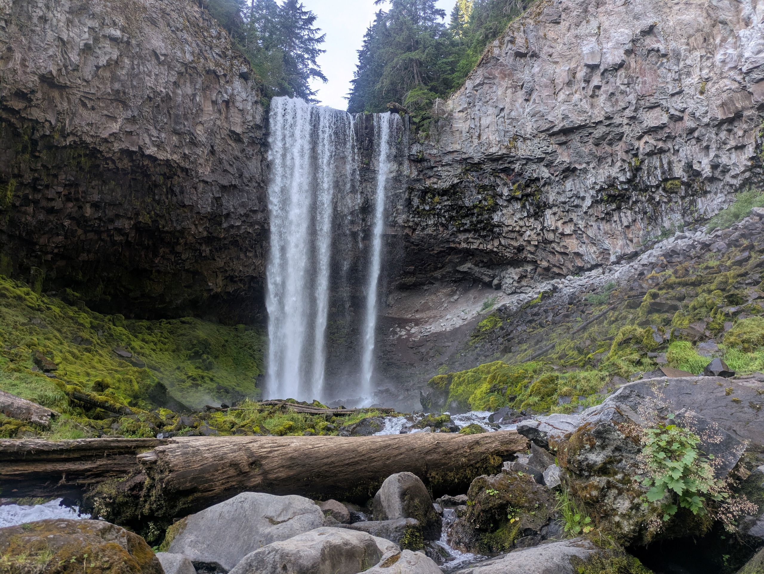 Waterfall Stunner: Mt Hood’s Tamanawas Falls